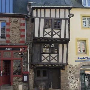 Logis De La Taverne, à Lamballe